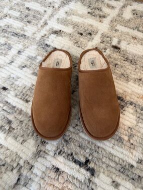 UGG Men’s Chestnut Suede Clog Slippers US 11